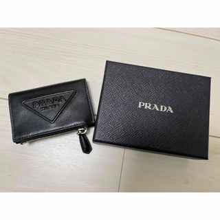 プラダ(PRADA)のプラダ　グレーストライアングルエンボスレザー カードケース(財布)