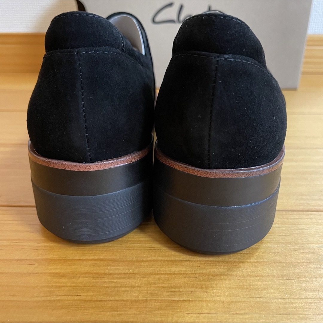 Clarks(クラークス)の【新品】Clarks クラークス シェイリンアヴェ ブラックスエード 軽量 レディースの靴/シューズ(スリッポン/モカシン)の商品写真