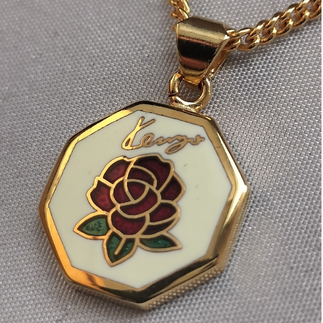 KENZO(ケンゾー)のKENZO ケンゾー ブレスレット チャーム？薔薇 七宝 レディースのアクセサリー(ブレスレット/バングル)の商品写真