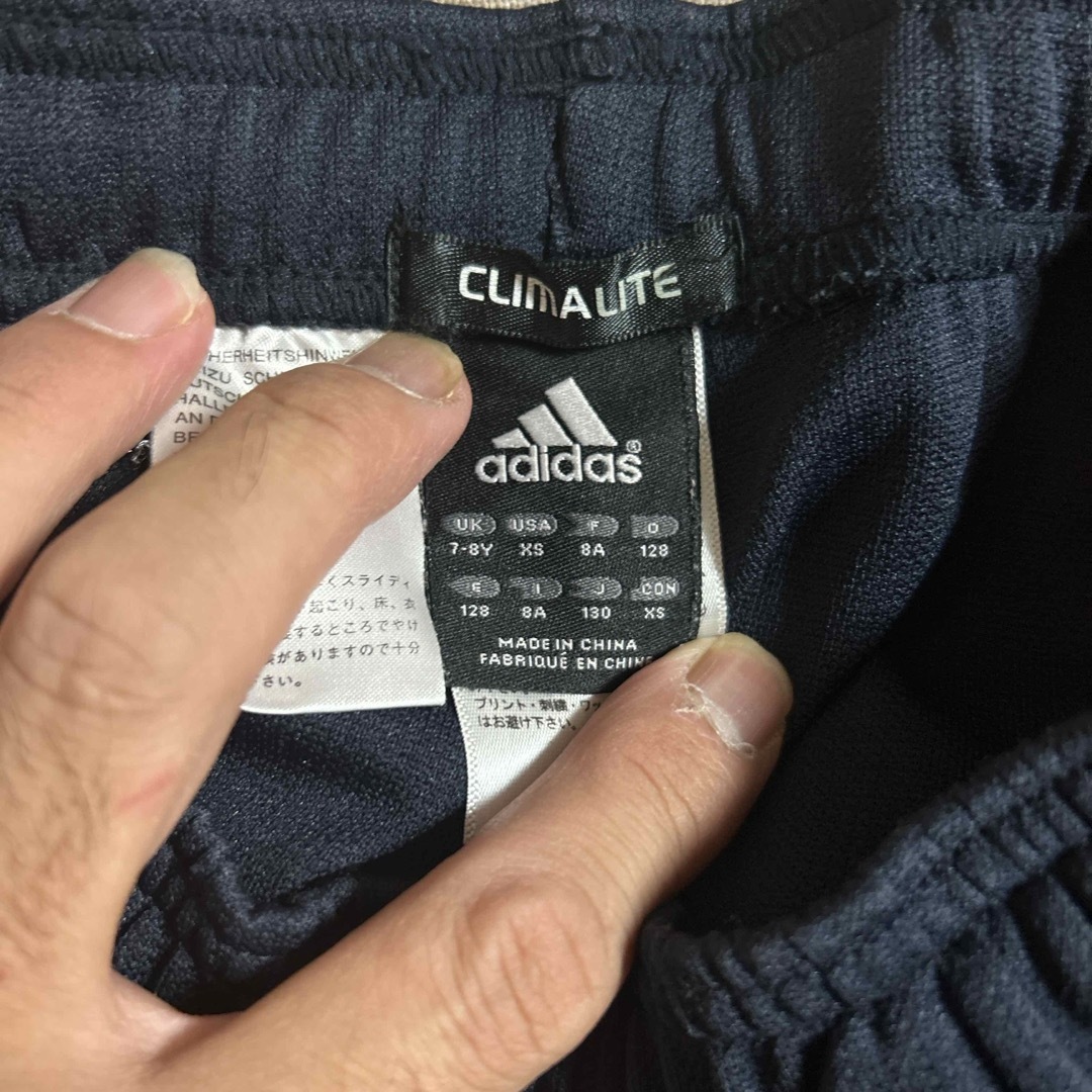 adidas(アディダス)のキッズ　ズボン　１３０　下　 キッズ/ベビー/マタニティのキッズ服男の子用(90cm~)(パンツ/スパッツ)の商品写真