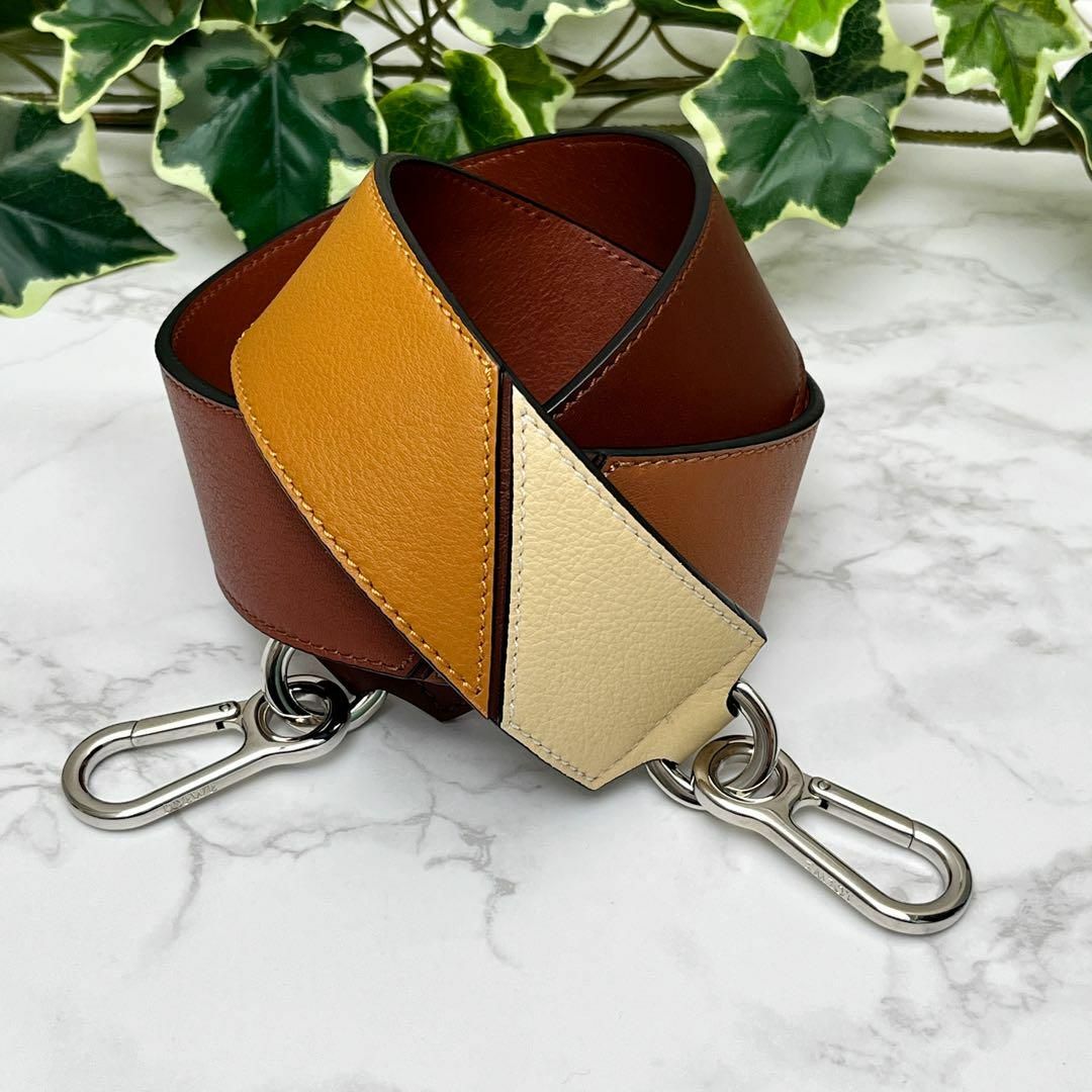 LOEWE(ロエベ)のLOEWE ロエベ パズル バッグストラップ (クラシックカーフ) ブラウン レディースのバッグ(ショルダーバッグ)の商品写真