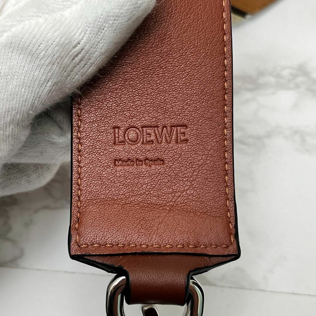 LOEWE(ロエベ)のLOEWE ロエベ パズル バッグストラップ (クラシックカーフ) ブラウン レディースのバッグ(ショルダーバッグ)の商品写真