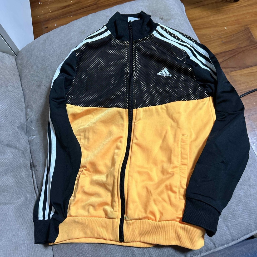 adidas(アディダス)のキッズウェア　１５０　 キッズ/ベビー/マタニティのキッズ服男の子用(90cm~)(ジャケット/上着)の商品写真