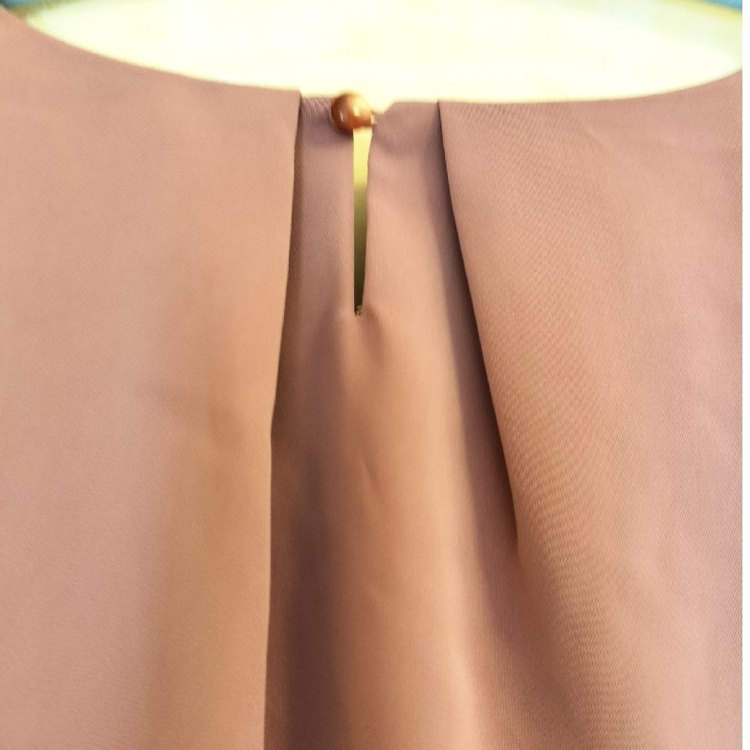 【新品未使用】パーフェクトスーツファクトリー くすみピンク ブラウス Sサイズ レディースのトップス(シャツ/ブラウス(長袖/七分))の商品写真