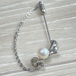 【美品 silver】真珠 リボン ピンブローチ(ブローチ/コサージュ)