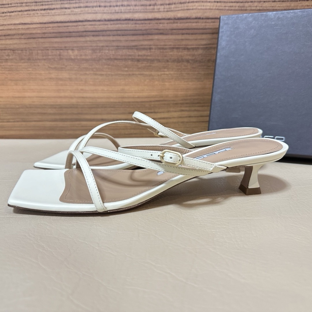 PELLICO(ペリーコ)のペリーコ サンダル ミュール スキニーストラップ レディースの靴/シューズ(ミュール)の商品写真