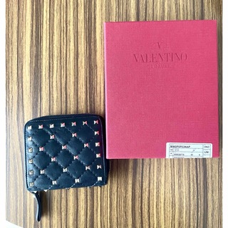 VALENTINO - VALENTINO ロックスタッズジップ財布