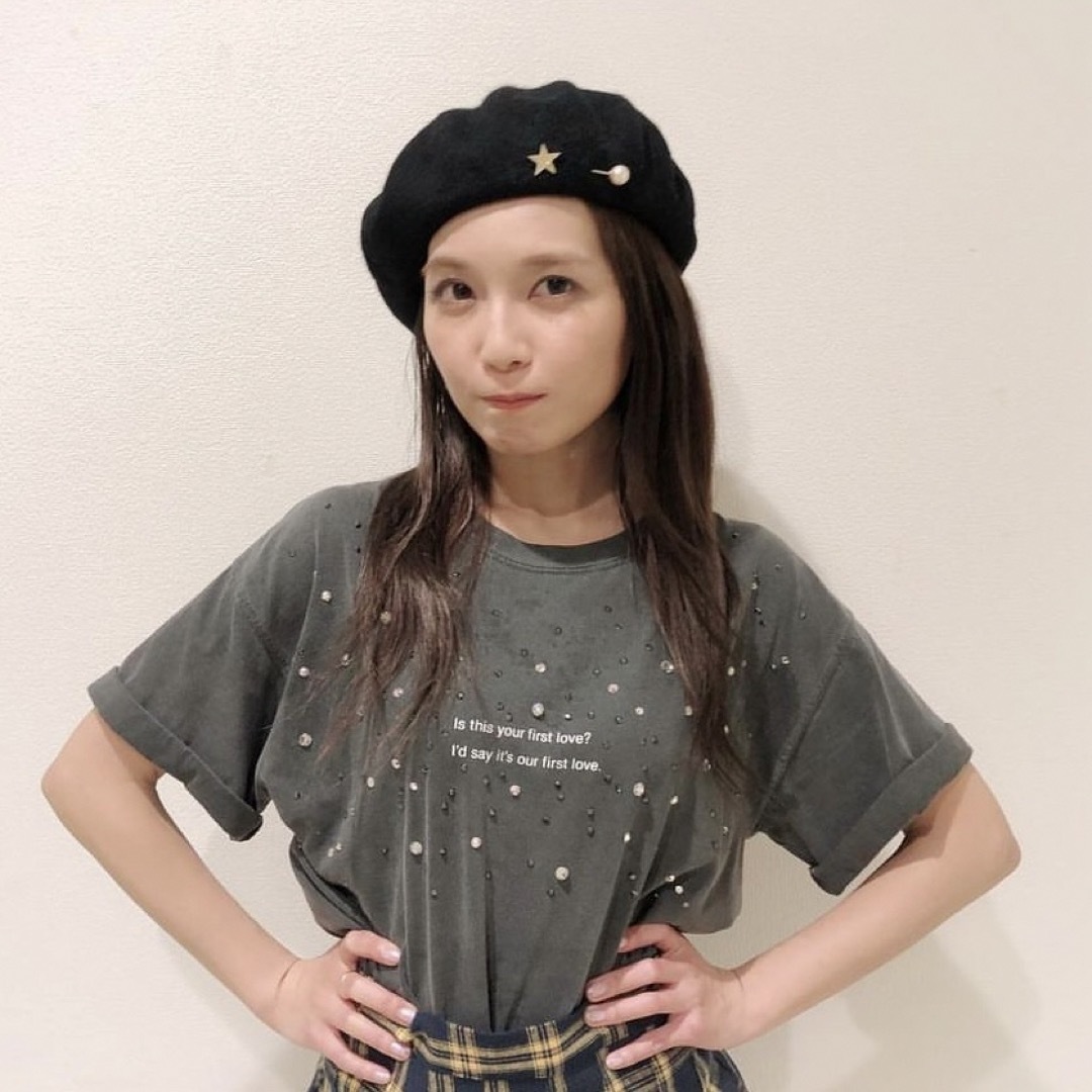 AAA 宇野実彩子 Firstlove tee Tシャツ グレー ファーストラブ エンタメ/ホビーのタレントグッズ(ミュージシャン)の商品写真