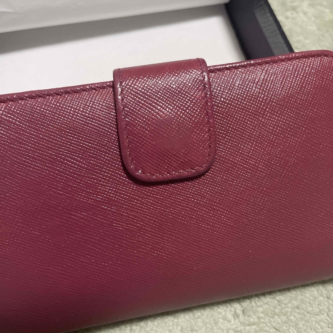 PRADA(プラダ)のプラダ　PRADA 二つ折り　財布 レディースのファッション小物(財布)の商品写真