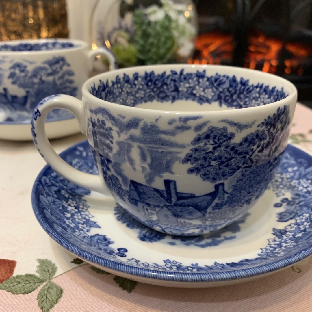 WEDGWOOD(ウェッジウッド)のシール付　ウェッジウッド  ロマンティックイングランド　カップ＆ソーサー　ペア インテリア/住まい/日用品のキッチン/食器(グラス/カップ)の商品写真