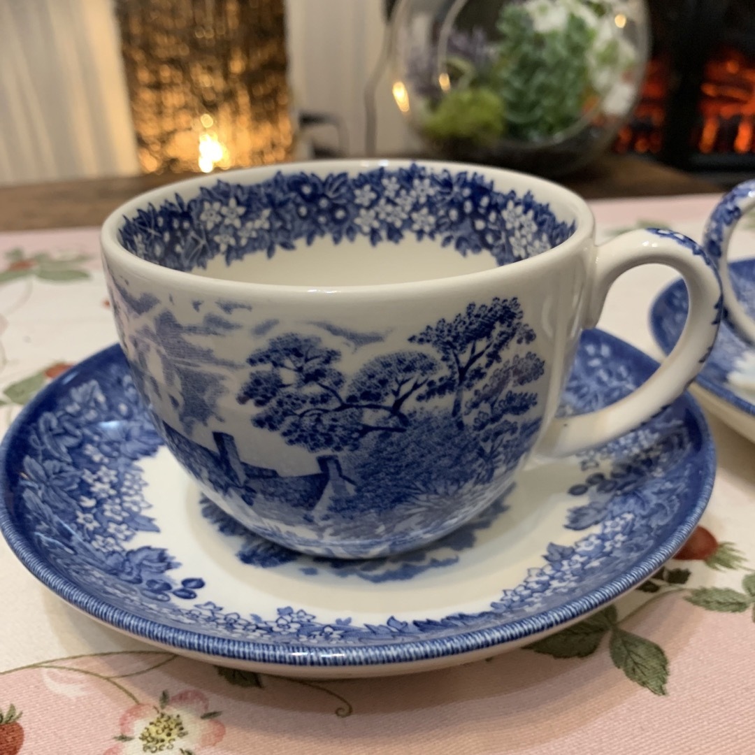 WEDGWOOD(ウェッジウッド)のシール付　ウェッジウッド  ロマンティックイングランド　カップ＆ソーサー　ペア インテリア/住まい/日用品のキッチン/食器(グラス/カップ)の商品写真