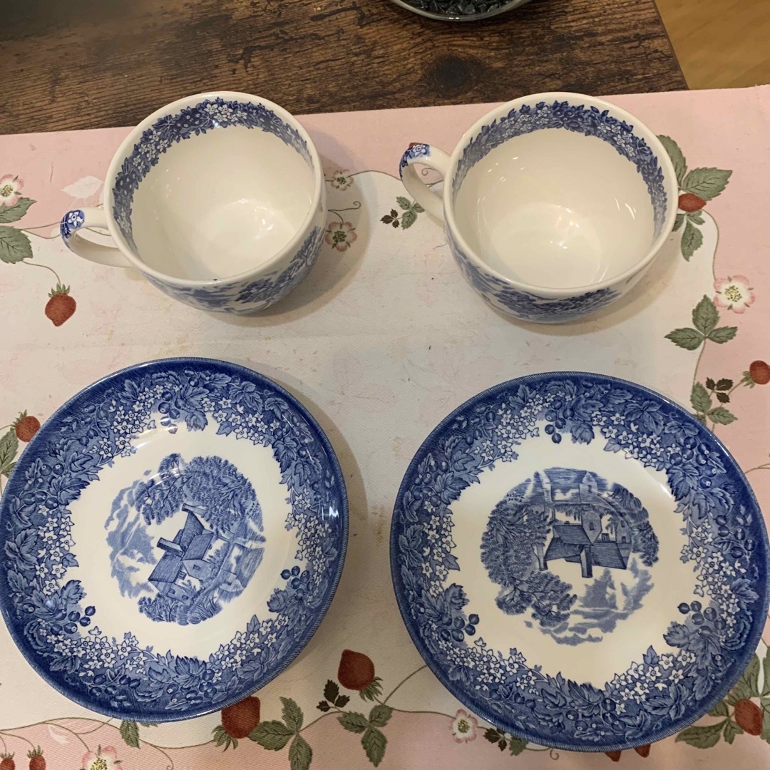 WEDGWOOD(ウェッジウッド)のシール付　ウェッジウッド  ロマンティックイングランド　カップ＆ソーサー　ペア インテリア/住まい/日用品のキッチン/食器(グラス/カップ)の商品写真