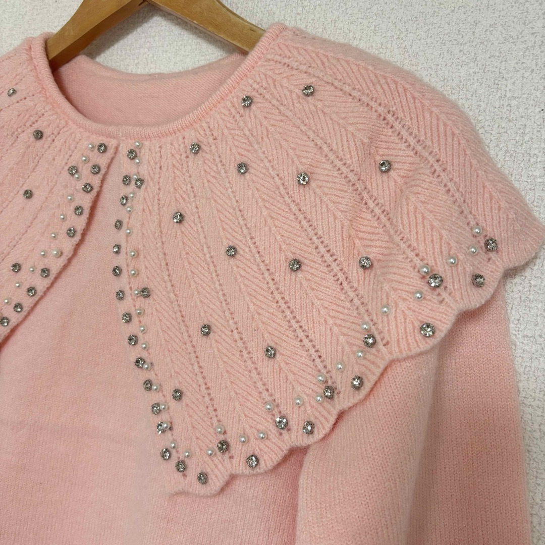ビジューキラキラ 襟が可愛い 桜色 ベビーピンク ピンクニット セーター レディースのトップス(ニット/セーター)の商品写真