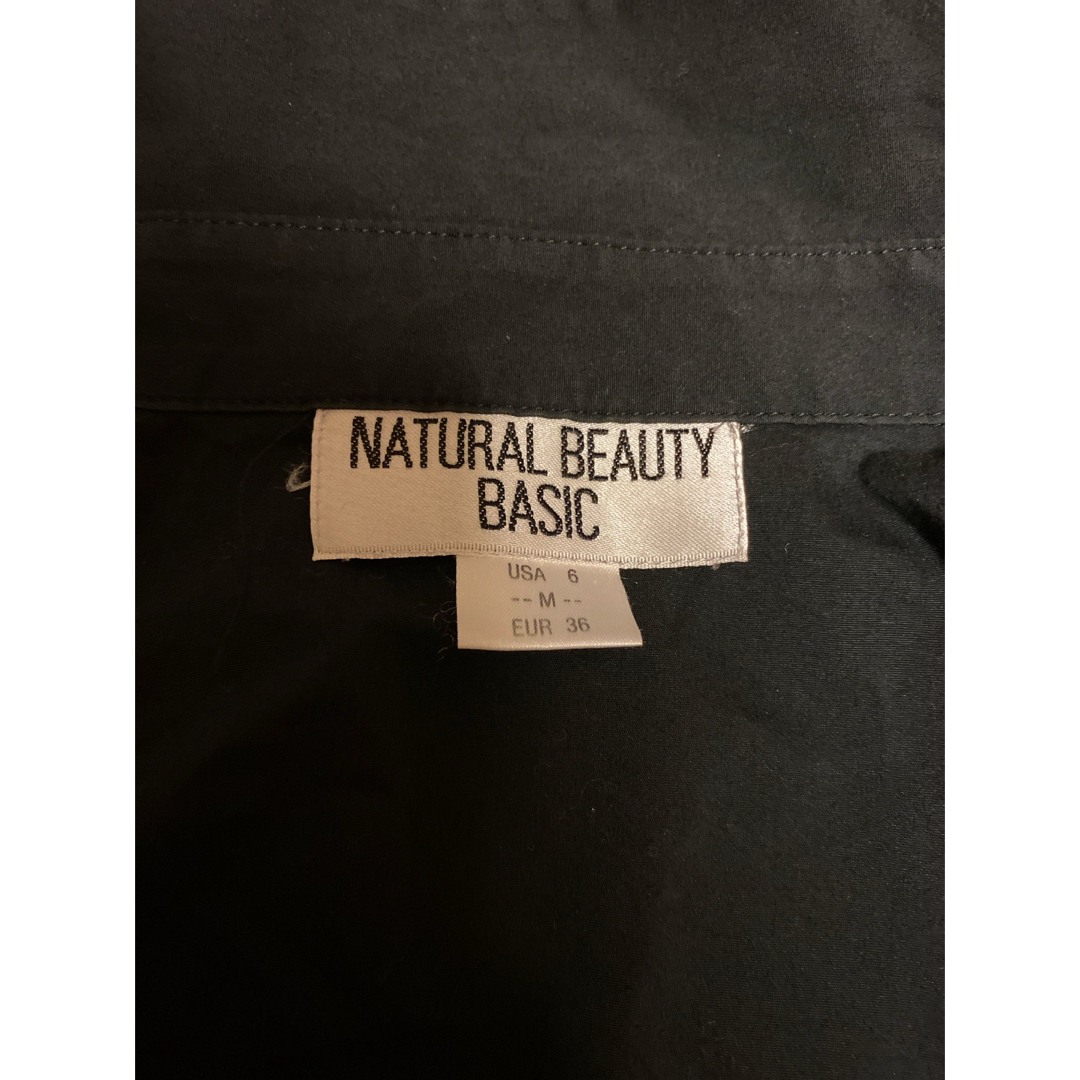 NATURAL BEAUTY BASIC(ナチュラルビューティーベーシック)の美品 ナチュラルビューティーベーシック ブラウス ブラック 黒 36  M レディースのトップス(シャツ/ブラウス(長袖/七分))の商品写真