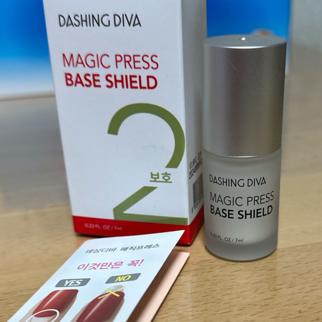 DASHING DIVA(ダッシングディバ)のDASHING DIVA MAGIC PRESS BASE SHIELD コスメ/美容のネイル(ネイルトップコート/ベースコート)の商品写真