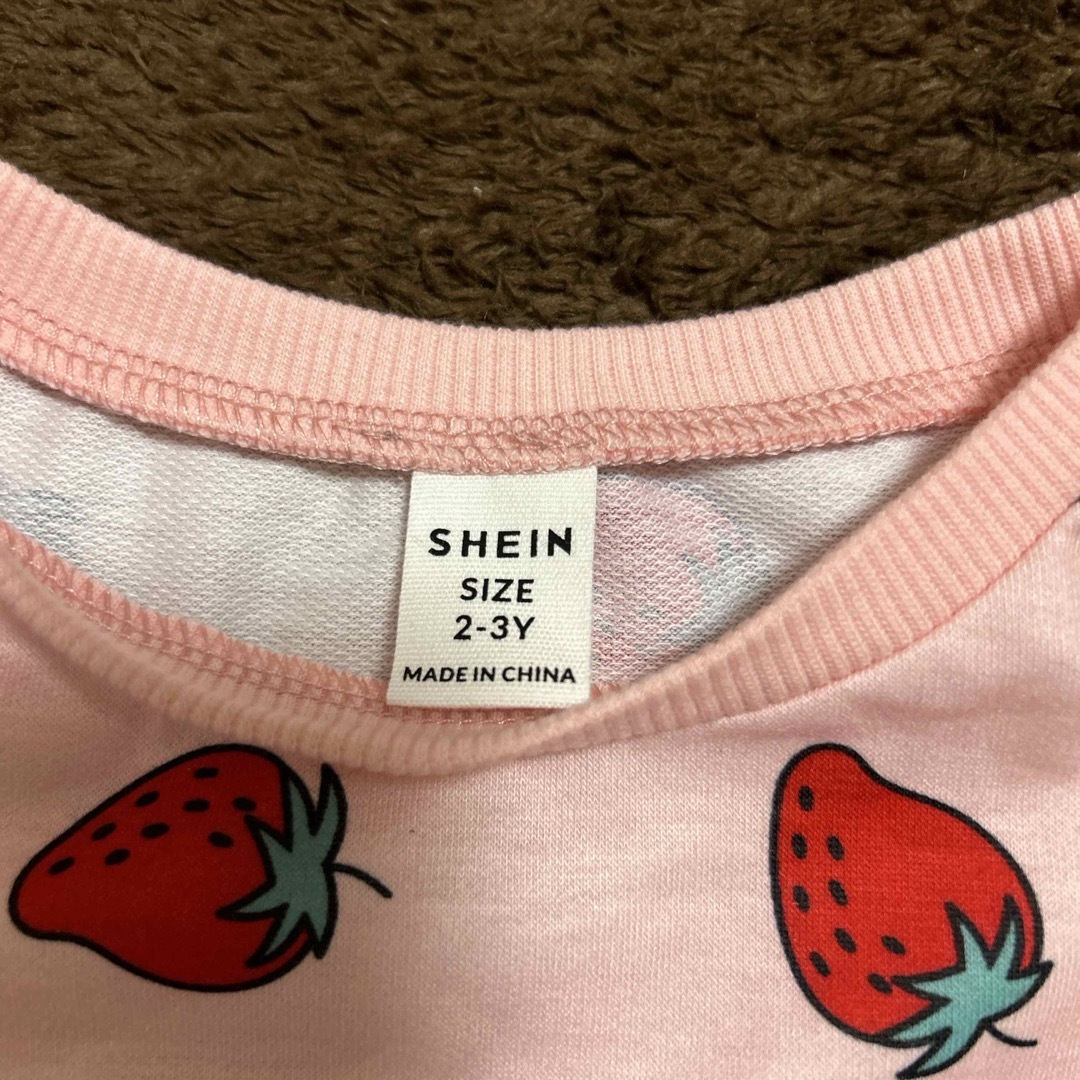 SHEIN(シーイン)のSHEIN  いちご柄トレーナー キッズ/ベビー/マタニティのベビー服(~85cm)(トレーナー)の商品写真