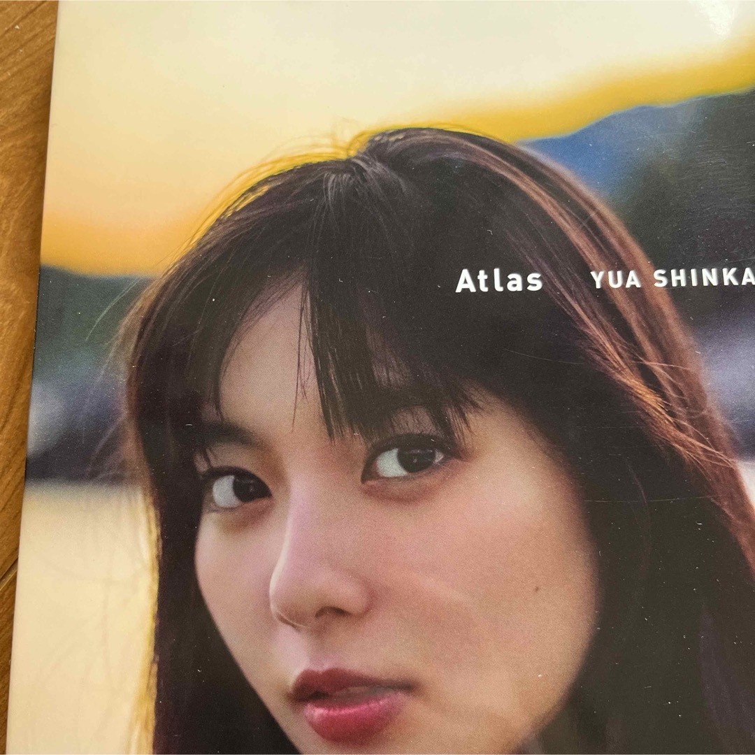 ワニブックス(ワニブックス)の直筆サイン入り　新川優愛写真集『Ａｔｌａｓ』 エンタメ/ホビーの本(アート/エンタメ)の商品写真