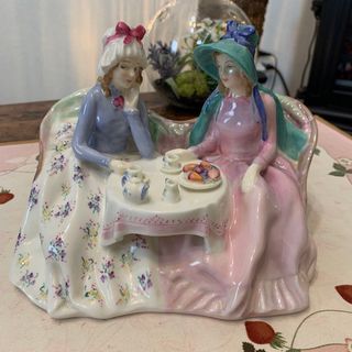 Royal Doulton - ロイヤルドルトン　フィギュリン　アフタヌーンティー