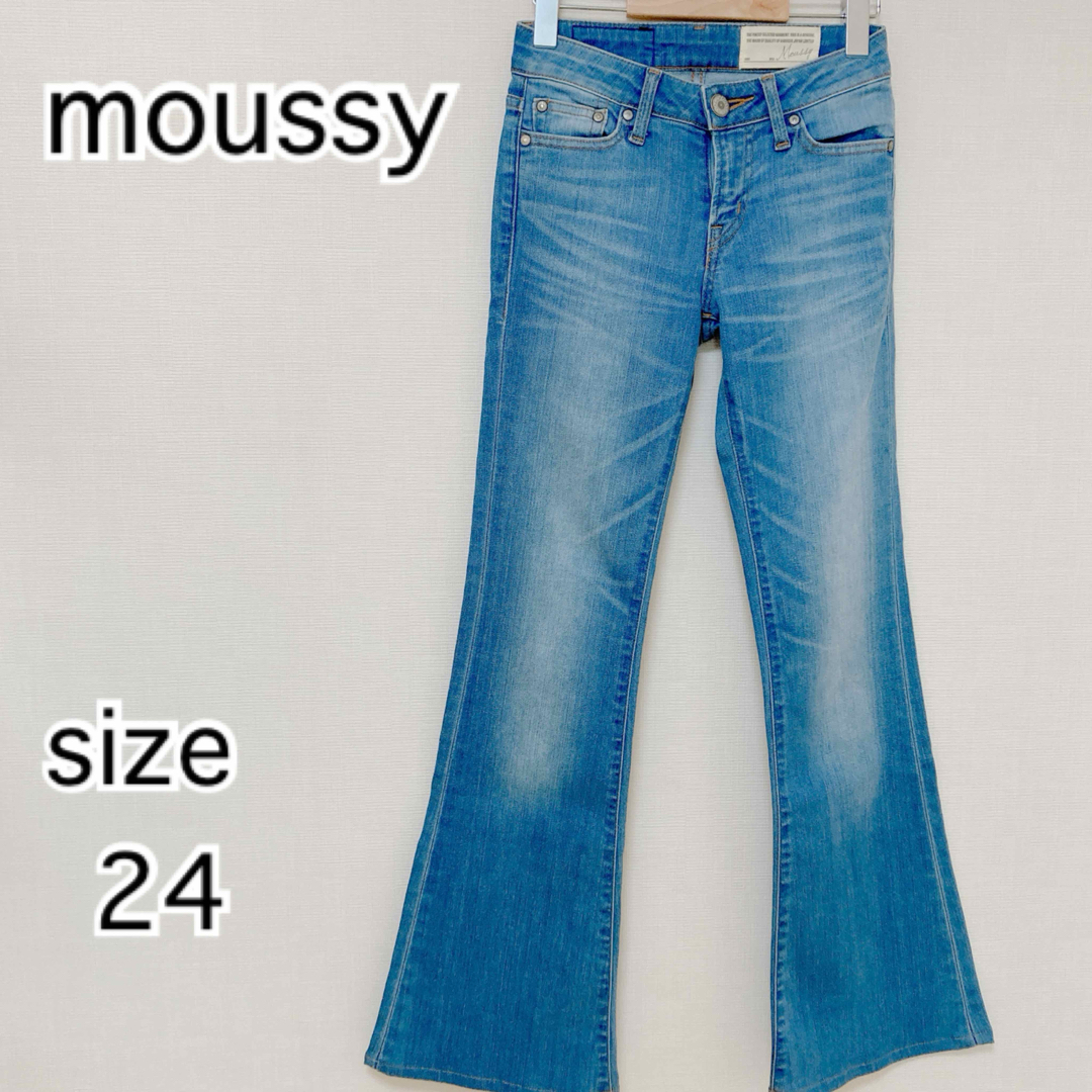 AZUL by moussy(アズールバイマウジー)の[moussy]マウジー　フレア　ブーツカット　デニム　24インチ レディースのパンツ(デニム/ジーンズ)の商品写真