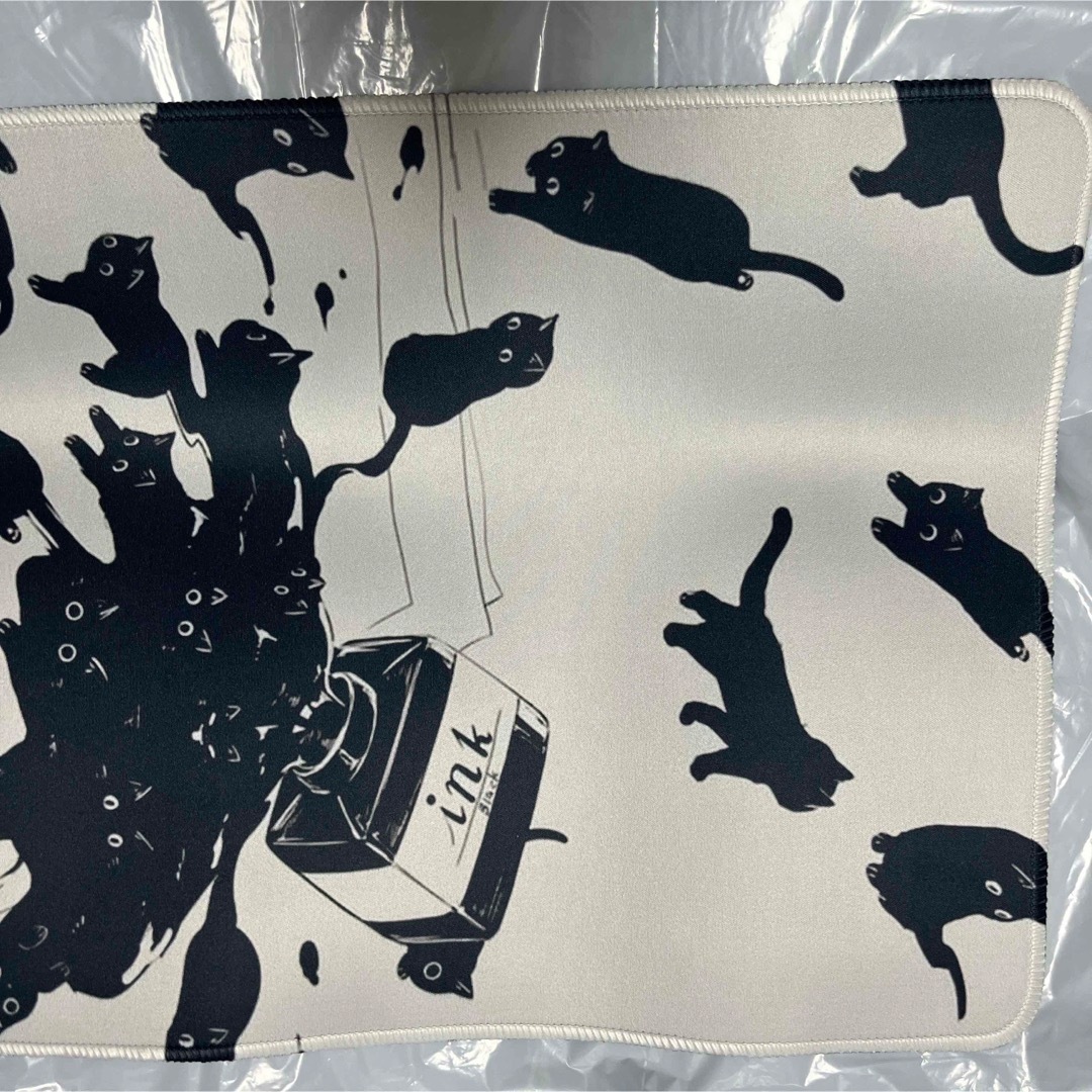 黒猫 インク ラバーマット デスクマット マウスパッド プレイマット エンタメ/ホビーのトレーディングカード(カードサプライ/アクセサリ)の商品写真