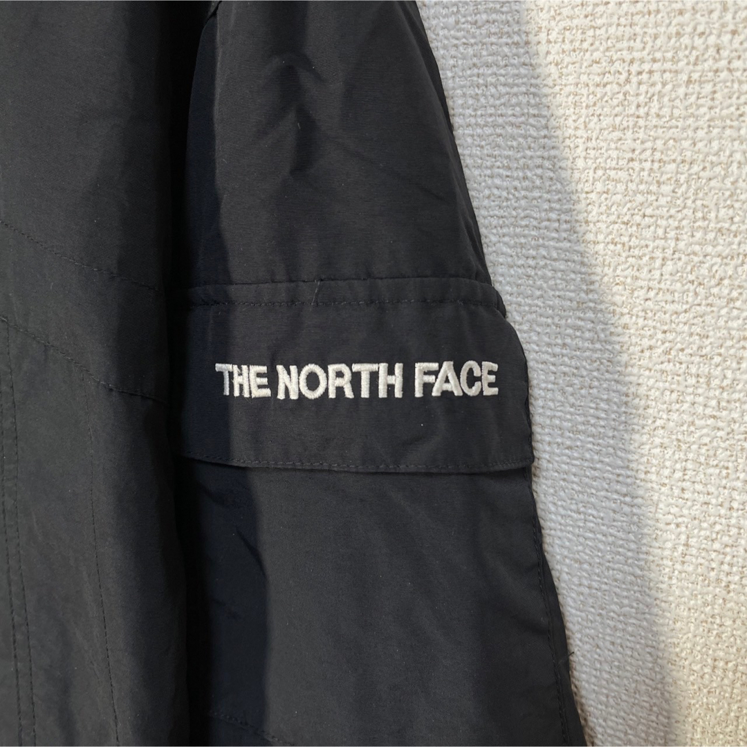 THE NORTH FACE(ザノースフェイス)の【ノースフェイス】マウンテンパーカー　黒ブラック刺繍　肩ロゴ　ワンポイント１R メンズのジャケット/アウター(マウンテンパーカー)の商品写真