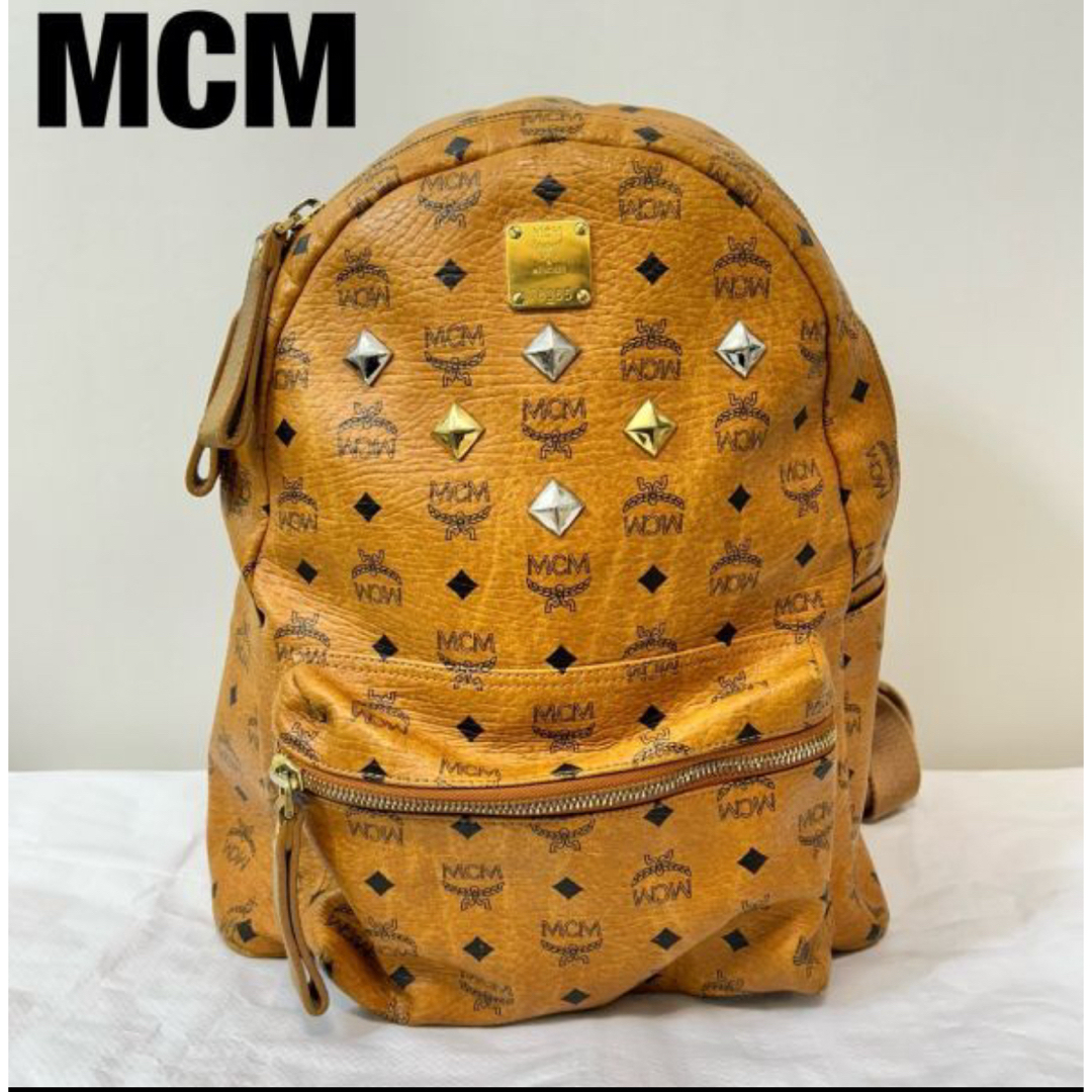 MCM(エムシーエム)の高級 MCM エムシーエム レザー スタッズ リュックサック メンズのバッグ(バッグパック/リュック)の商品写真