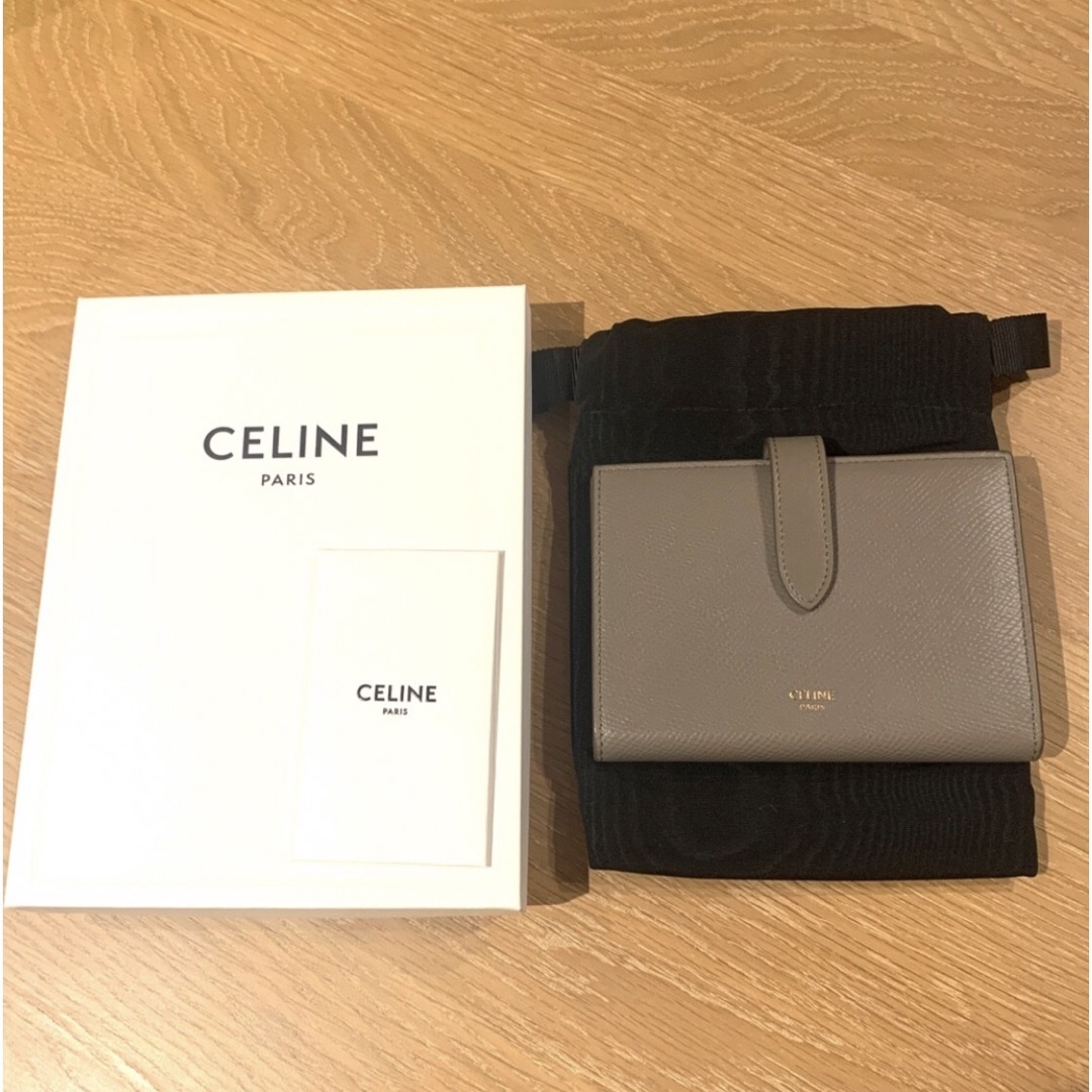 celine(セリーヌ)のセリーヌ　二つ折り財布ミディアム ストラップ ウォレット レディースのファッション小物(財布)の商品写真