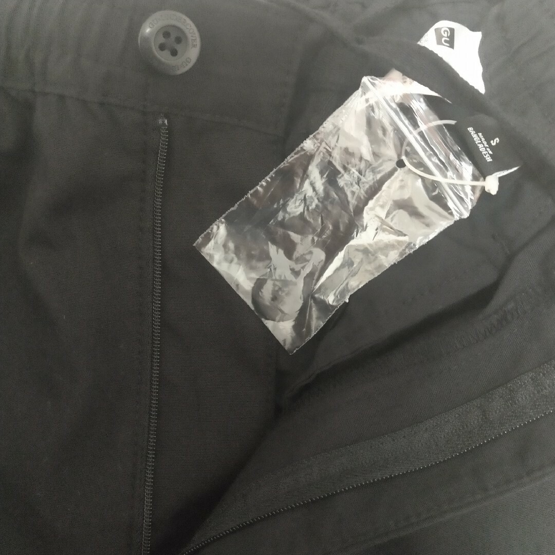 GU(ジーユー)のGU UNDERCOVER 2WAY ヘリクルー パンツ S 黒 ブラック メンズのパンツ(ワークパンツ/カーゴパンツ)の商品写真
