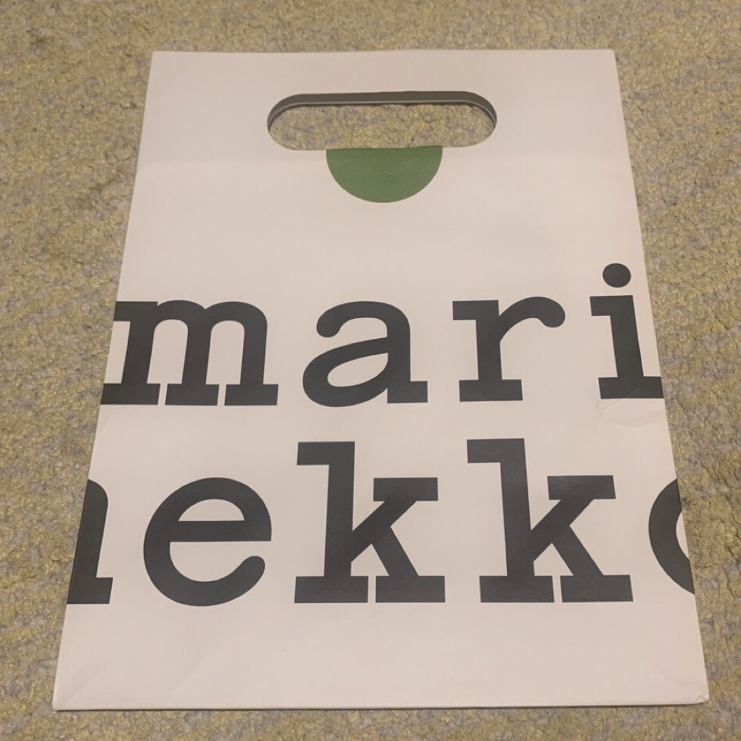 marimekko(マリメッコ)のマリメッコ　紙袋 レディースのバッグ(ショップ袋)の商品写真