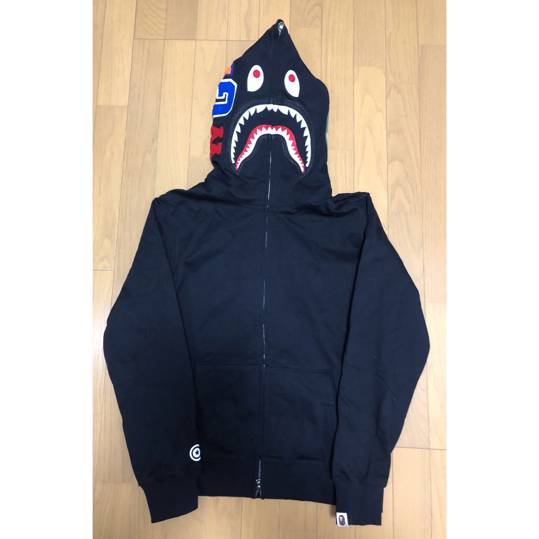 A BATHING APE(アベイシングエイプ)の新品　A BATHING APE    シャークパーカー　Мサイズ メンズのトップス(パーカー)の商品写真