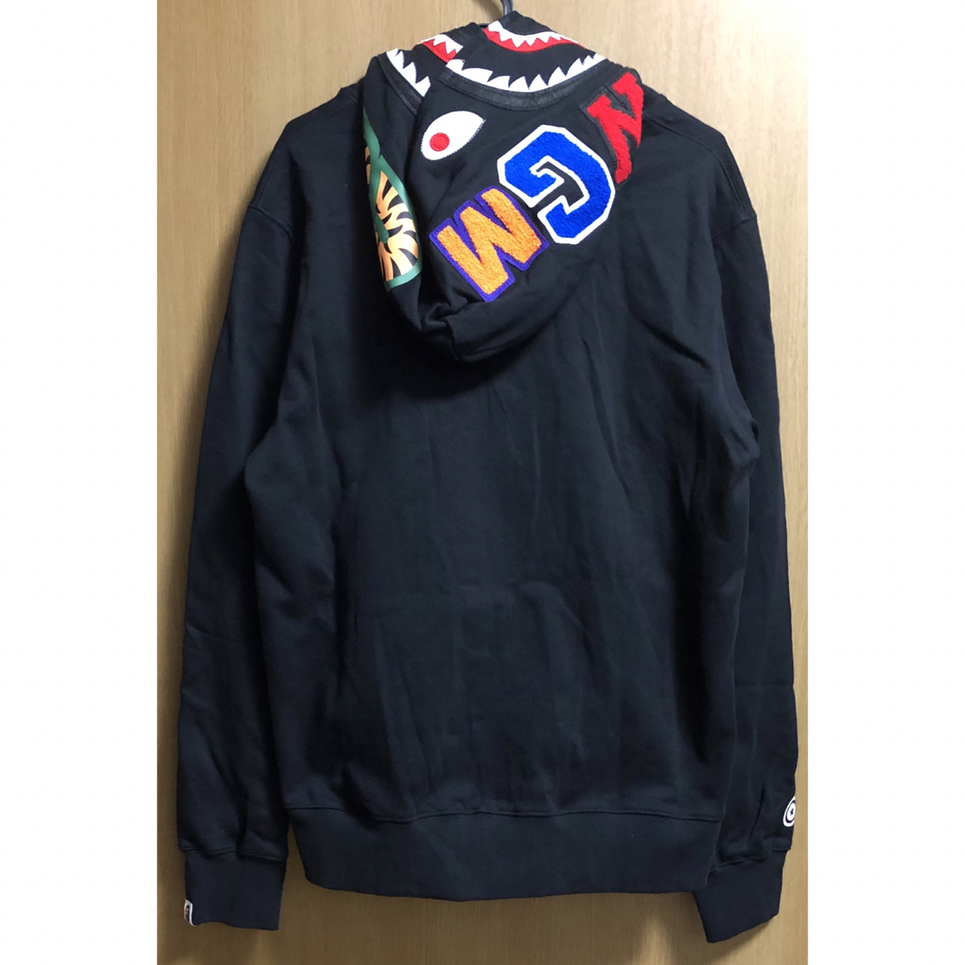 A BATHING APE(アベイシングエイプ)の新品　A BATHING APE    シャークパーカー　Мサイズ メンズのトップス(パーカー)の商品写真