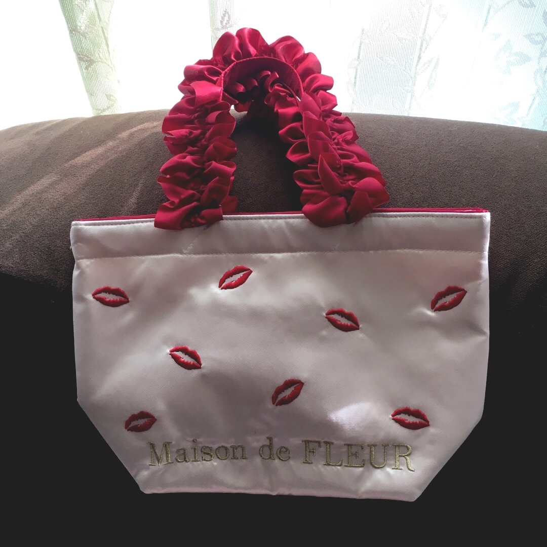 Maison de FLEUR(メゾンドフルール)のMaison de FLEUR リップ柄 ホワイト レッド バッグ バレンタイン レディースのバッグ(トートバッグ)の商品写真