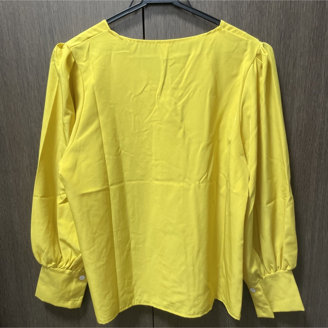BLANC FICELLE　Vネックバルーンシャツ イエロー レディースのトップス(シャツ/ブラウス(長袖/七分))の商品写真