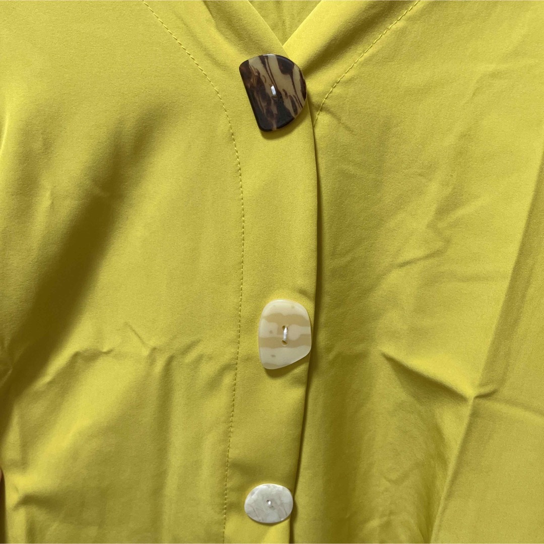 BLANC FICELLE　Vネックバルーンシャツ イエロー レディースのトップス(シャツ/ブラウス(長袖/七分))の商品写真