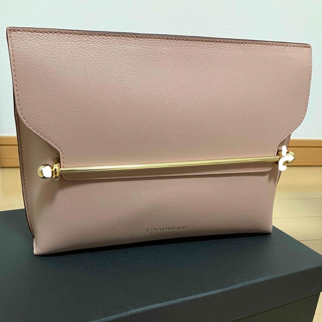 Chloe(クロエ)のストラスベリー　クラッチバッグ レディースのバッグ(クラッチバッグ)の商品写真