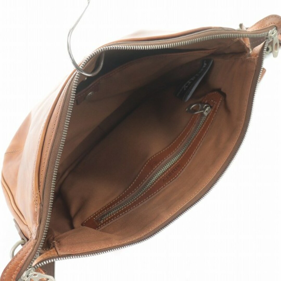 aniary(アニアリ)のaniary ショルダーバック クロスボディ レザー キャメル 茶 メンズのバッグ(ショルダーバッグ)の商品写真