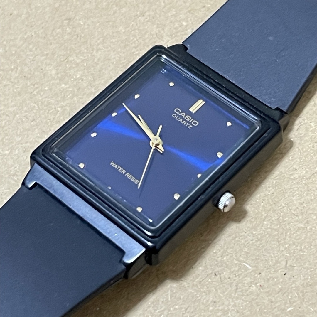 CASIO(カシオ)のCASIO 1330 カシオ 腕時計 アナログ ブルー背景×ゴールド文字盤 メンズの時計(腕時計(アナログ))の商品写真