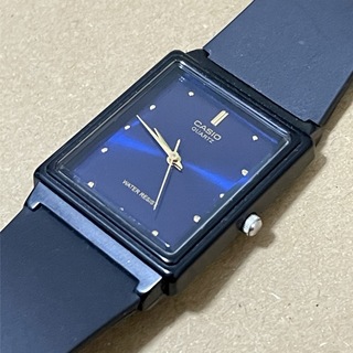 カシオ(CASIO)のCASIO 1330 カシオ 腕時計 アナログ ブルー背景×ゴールド文字盤(腕時計(アナログ))