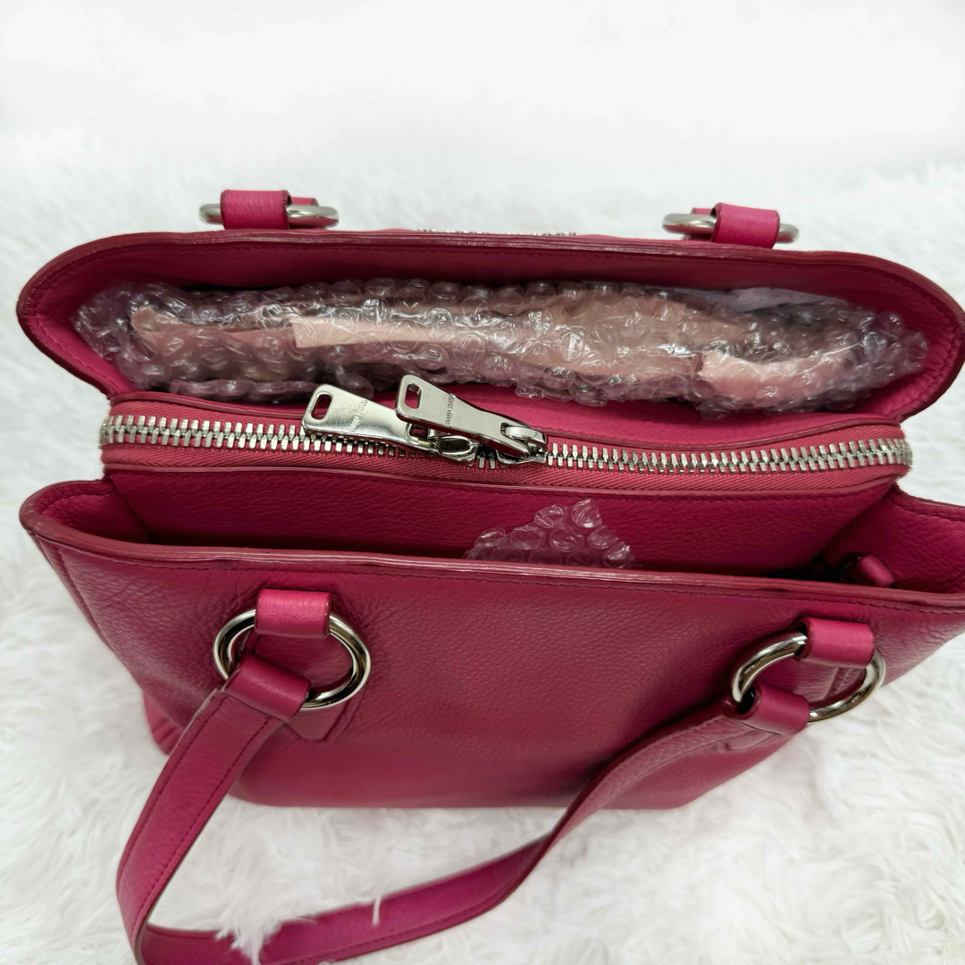 miumiu(ミュウミュウ)の超美品✨MIUMIU ミュウミュウ　トートバッグ　ショルダーバッグ　肩がけ レディースのバッグ(ショルダーバッグ)の商品写真