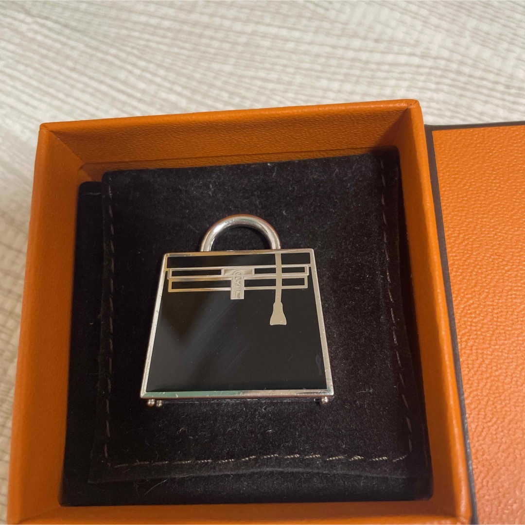 Hermes(エルメス)の☆本日限定値下げ‼︎HERMES エルメスチャーム ケリー キュリオジテ メタル レディースのアクセサリー(チャーム)の商品写真