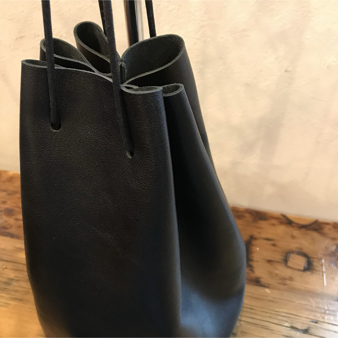 URBAN RESEARCH(アーバンリサーチ)の本革 2way巾着bag ハンドバッグショルダー 黒 レディースのバッグ(ハンドバッグ)の商品写真