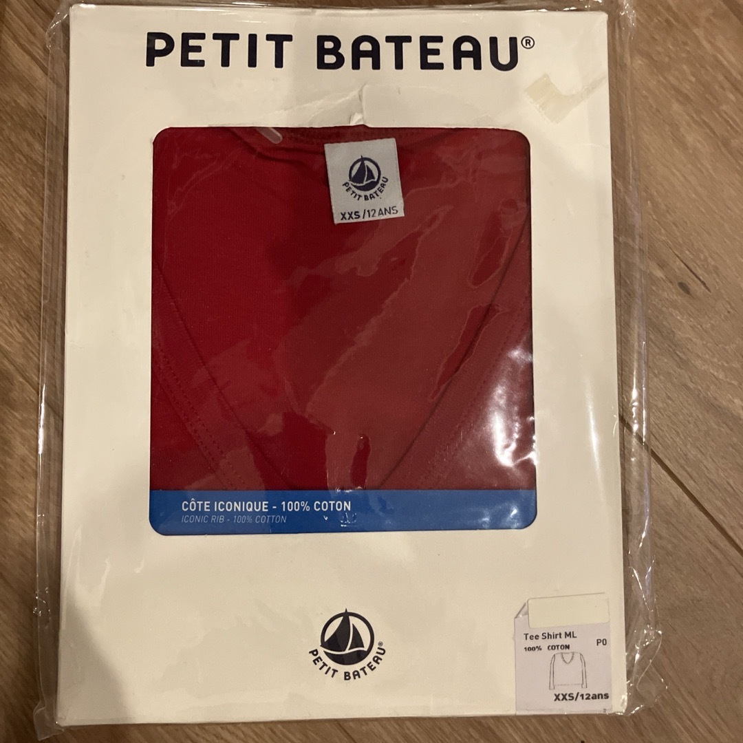 PETIT BATEAU(プチバトー)のプチバトー　Tシャツ　新品 レディースのトップス(Tシャツ(長袖/七分))の商品写真