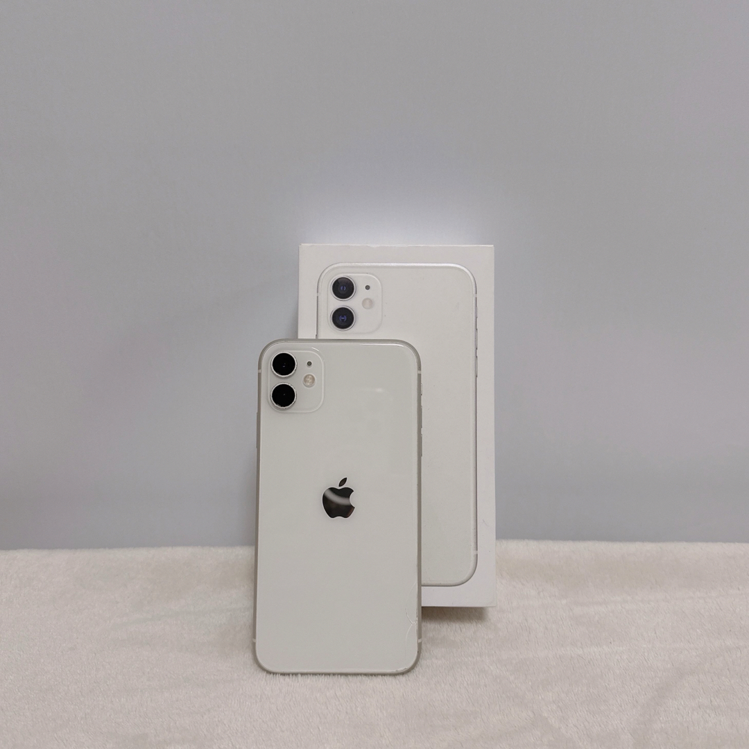Apple(アップル)のアップル iPhone11 128GB ホワイト SIMフリー スマホ/家電/カメラのスマートフォン/携帯電話(スマートフォン本体)の商品写真