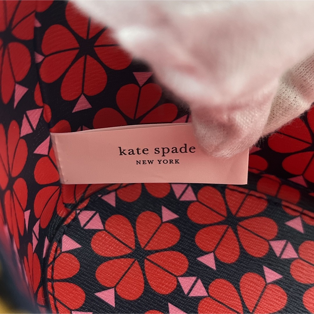 kate spade new york(ケイトスペードニューヨーク)のケイトスペード　かごバッグ　ツイストロック　ローズ　バスケット　ハート　緑　革 レディースのバッグ(かごバッグ/ストローバッグ)の商品写真