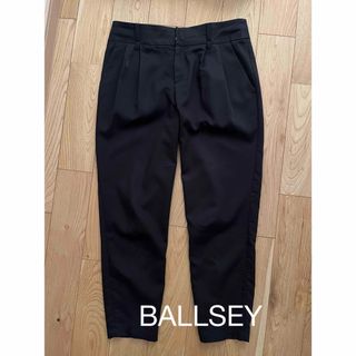 ボールジィ(Ballsey)のBALLSEY トゥモローランド　クロップドパンツ　ネイビー(クロップドパンツ)