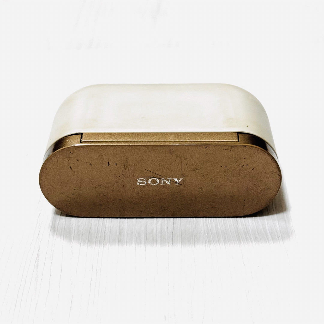 SONY(ソニー)のソニー純正 WF-1000XM3 プラチナシルバー 充電ケースのみ スマホ/家電/カメラのオーディオ機器(ヘッドフォン/イヤフォン)の商品写真