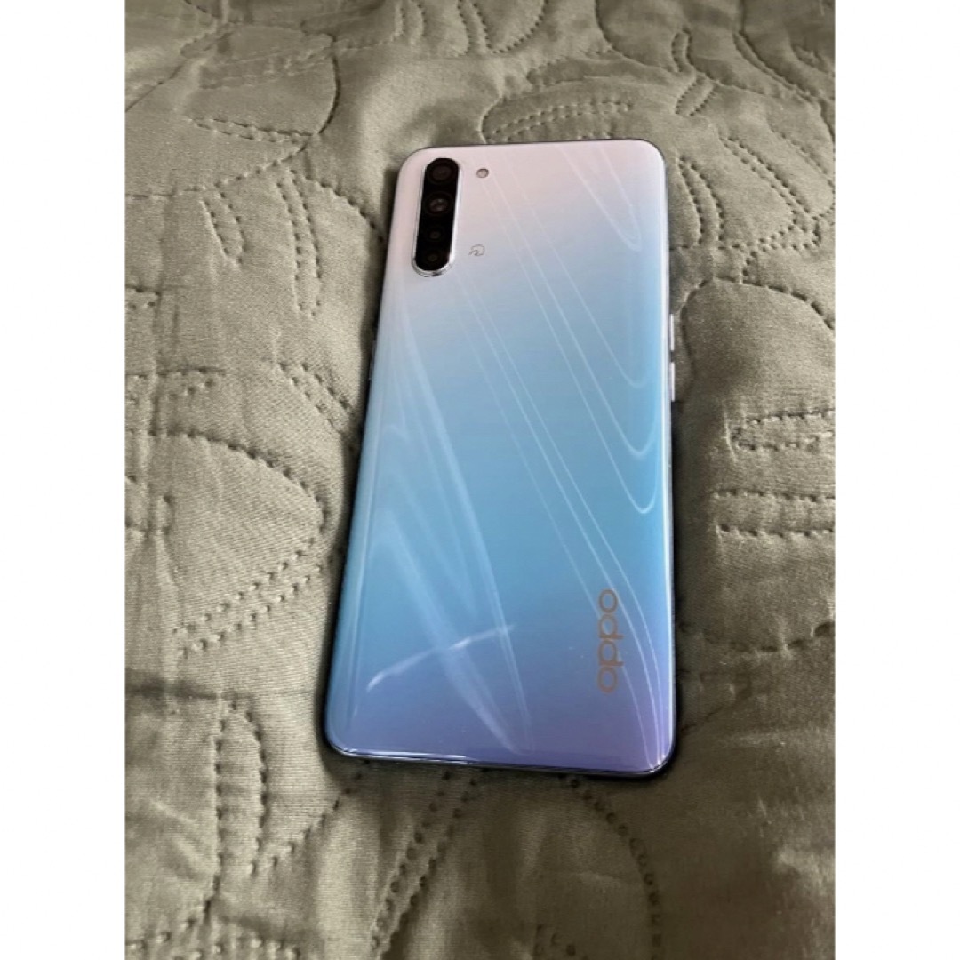 OPPO(オッポ)のスマートフォンOPPO Reno3 美品 スマホ/家電/カメラのスマートフォン/携帯電話(スマートフォン本体)の商品写真