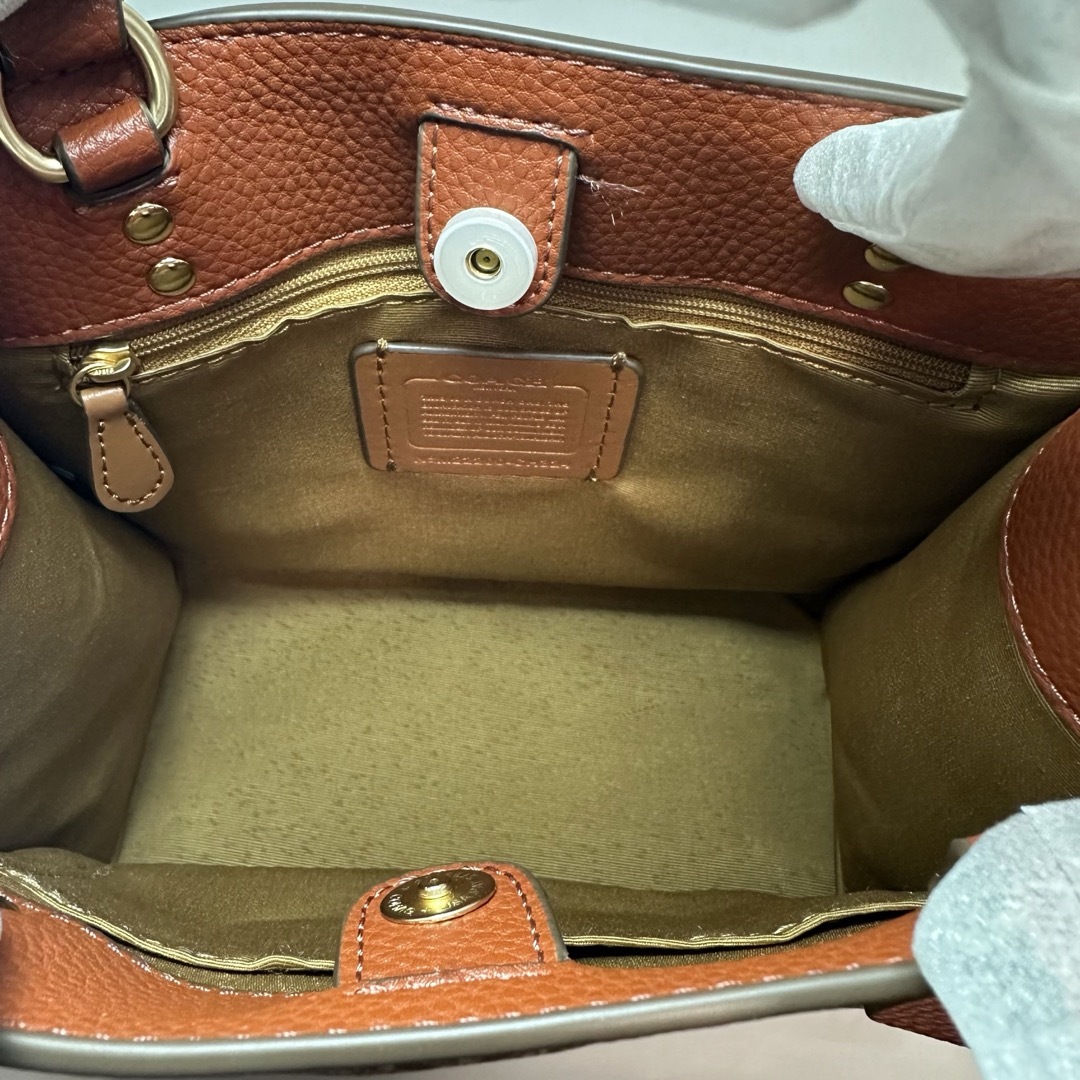 COACH(コーチ)の【残り１点！新品】コーチ デンプシートート22 シグネチャーワイルドストロベリー レディースのバッグ(トートバッグ)の商品写真