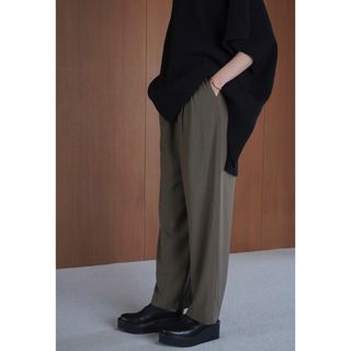 クラネ(CLANE)のCLANE テーパードタックパンツ　(カジュアルパンツ)