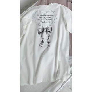 エブリン(evelyn)のタトゥーリボンTシャツ(Tシャツ(半袖/袖なし))